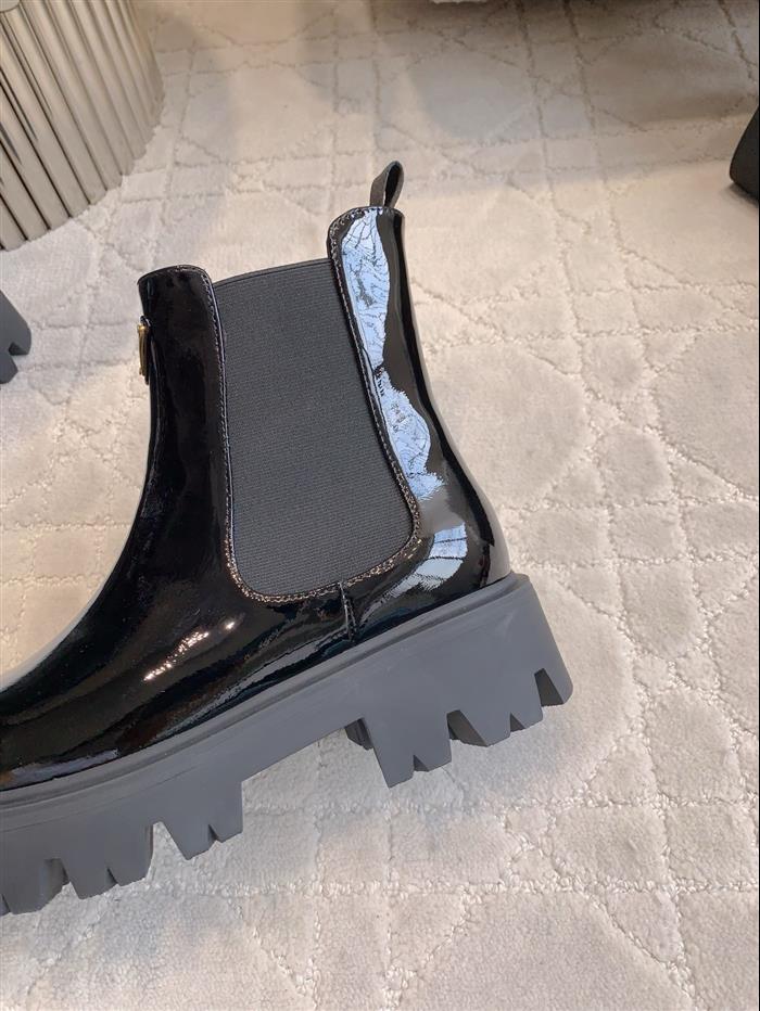 2025112818521993 370